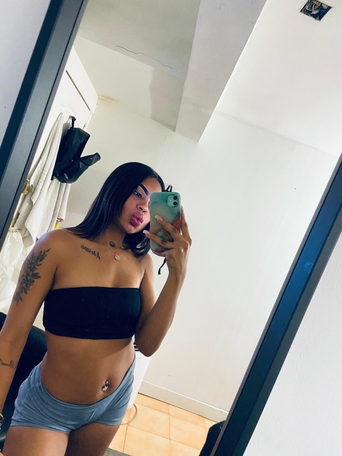 JOVENCITA LATINA DISPUESTA ENTREGADA EN COLLBLANC