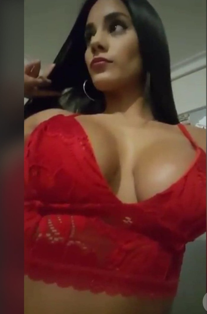 En Elda pechugona tipazo espectacular cariñosa mim
