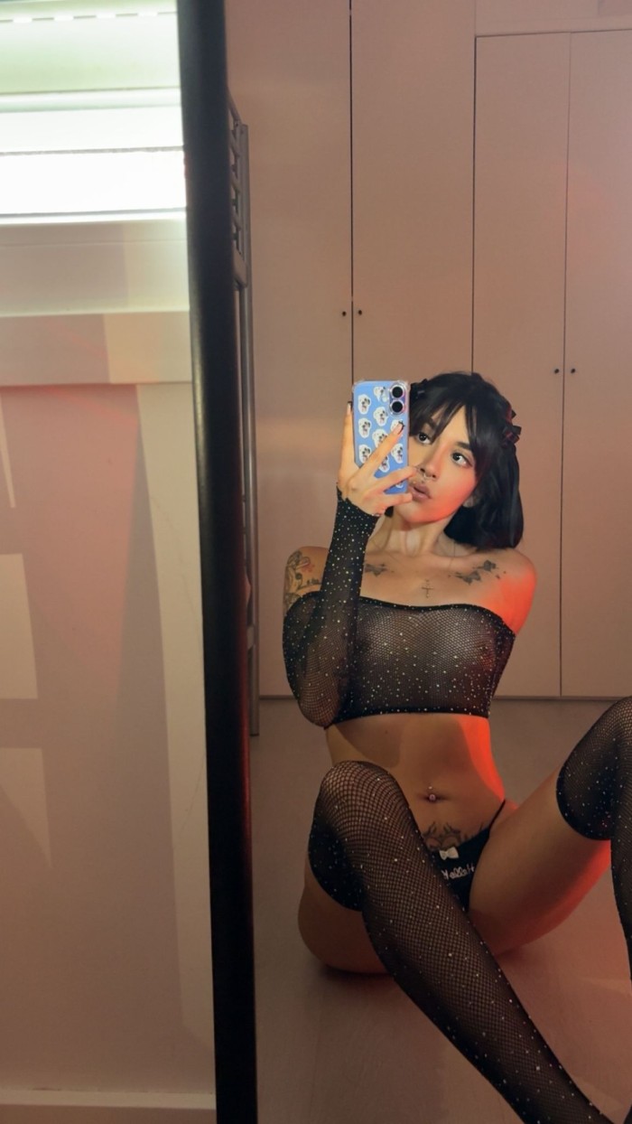 Delgada, cariñosa y muy sensual