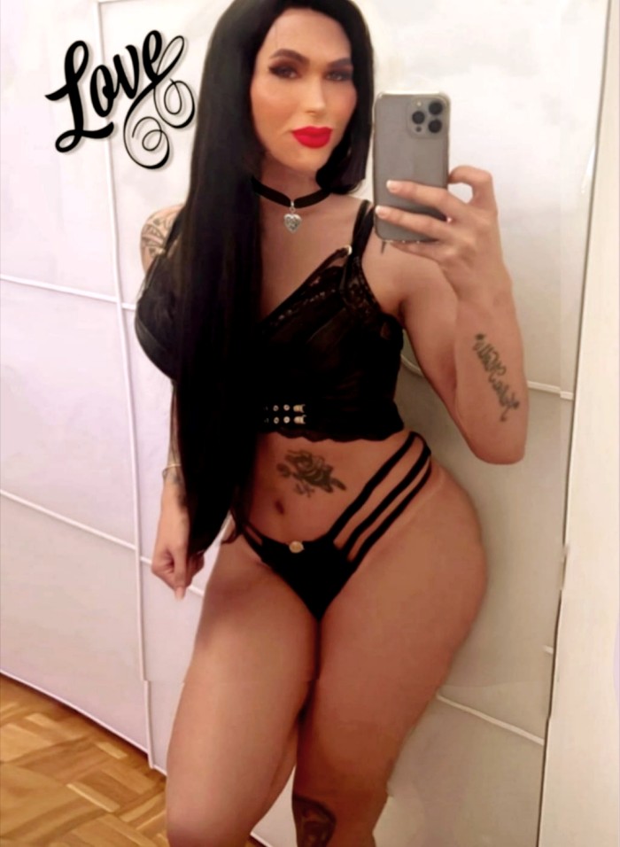 Tranny Claudia morenaza espectacular Alta exótica