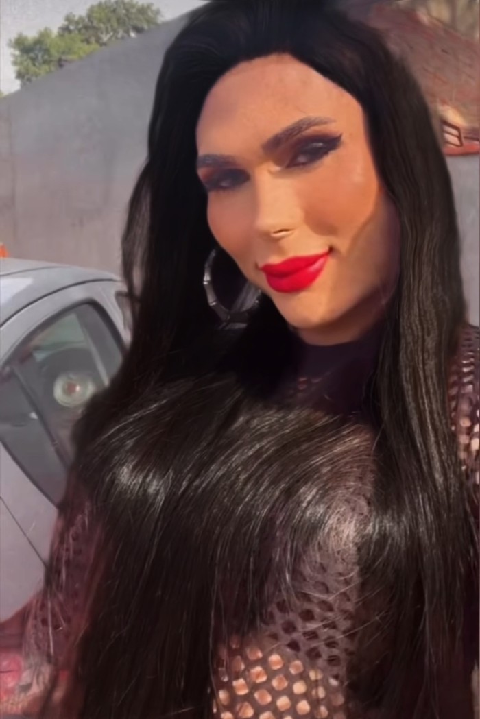 Tranny Claudia morenaza espectacular Alta exótica