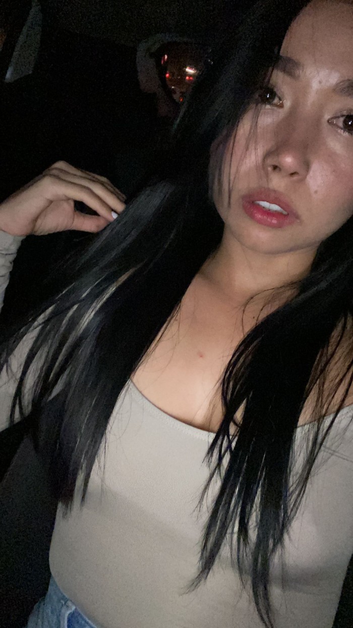 UNA MUJER CON MUCHAS GANAS DE GOZAR SIN LIMITES