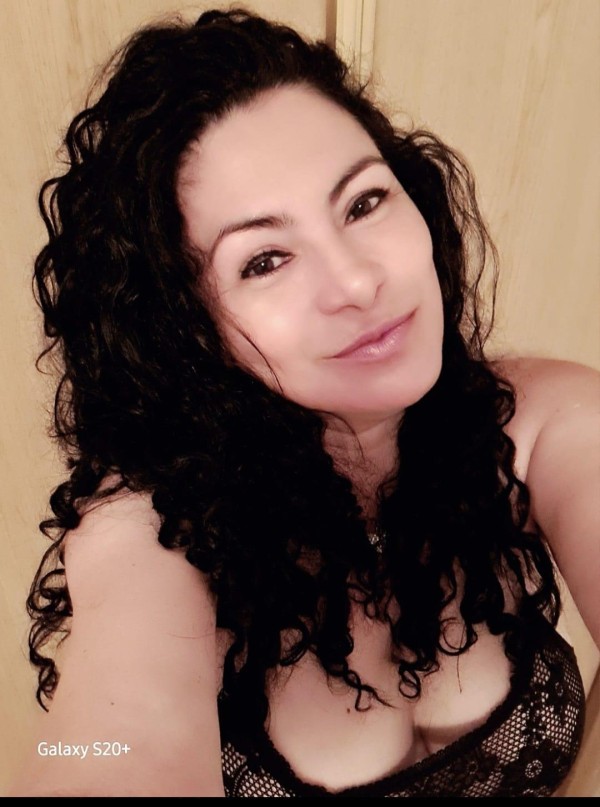 EDUARDA BRASILEÑA MADURITA CON GANAS DE FIESTA!!!!