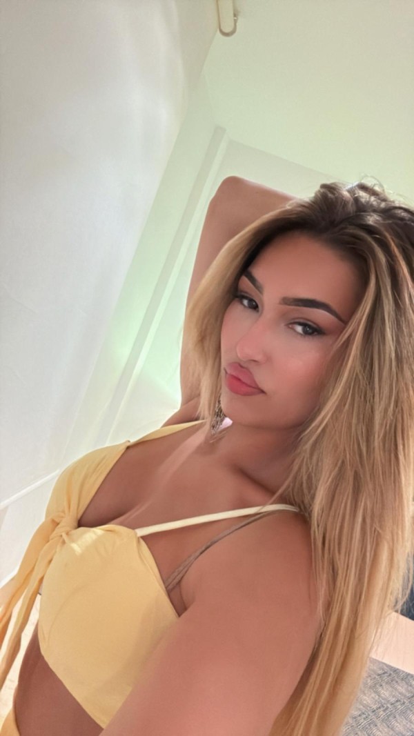 Lucia – Española Acompañante de Lujo en Ibiza