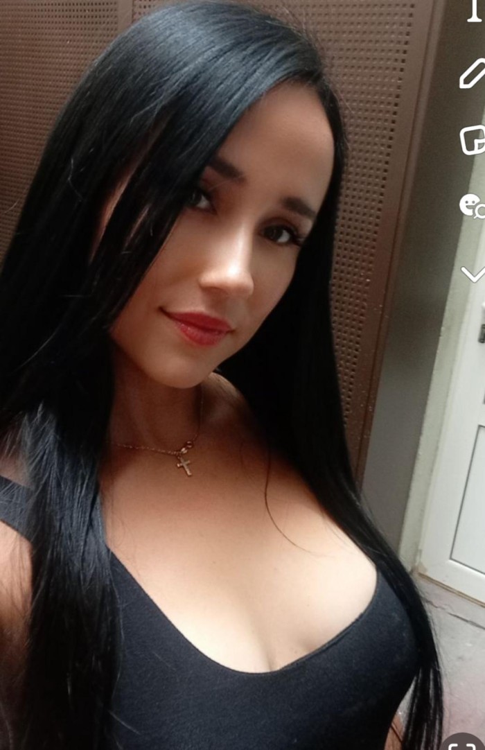 FOGOSA DIVERTIDA Y CACHONDA LATINA EN COLLBLANC