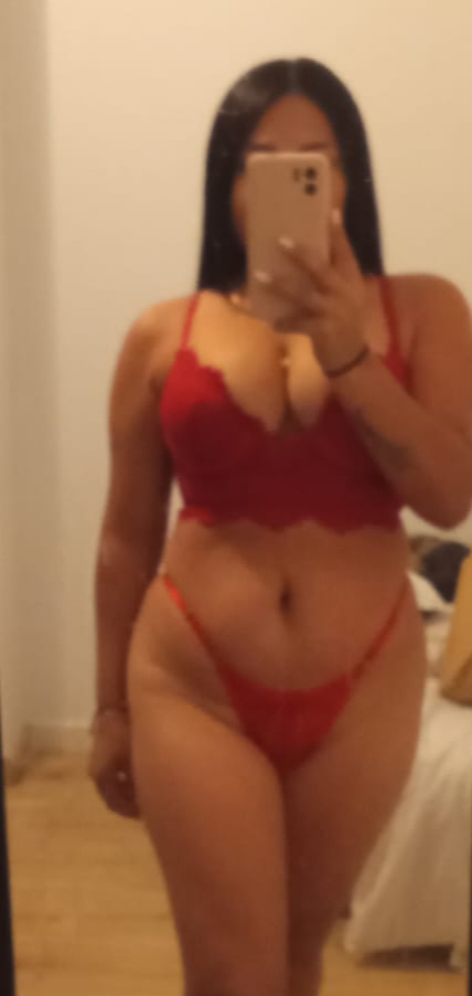 LATINA CARIÑOSA ATENTA MORBOSA