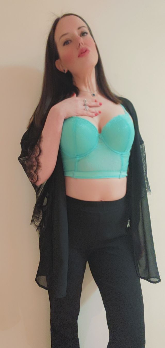 AVILÉS ESPAÑOLA MASAJES EN CAMILLA Y JUEGOS