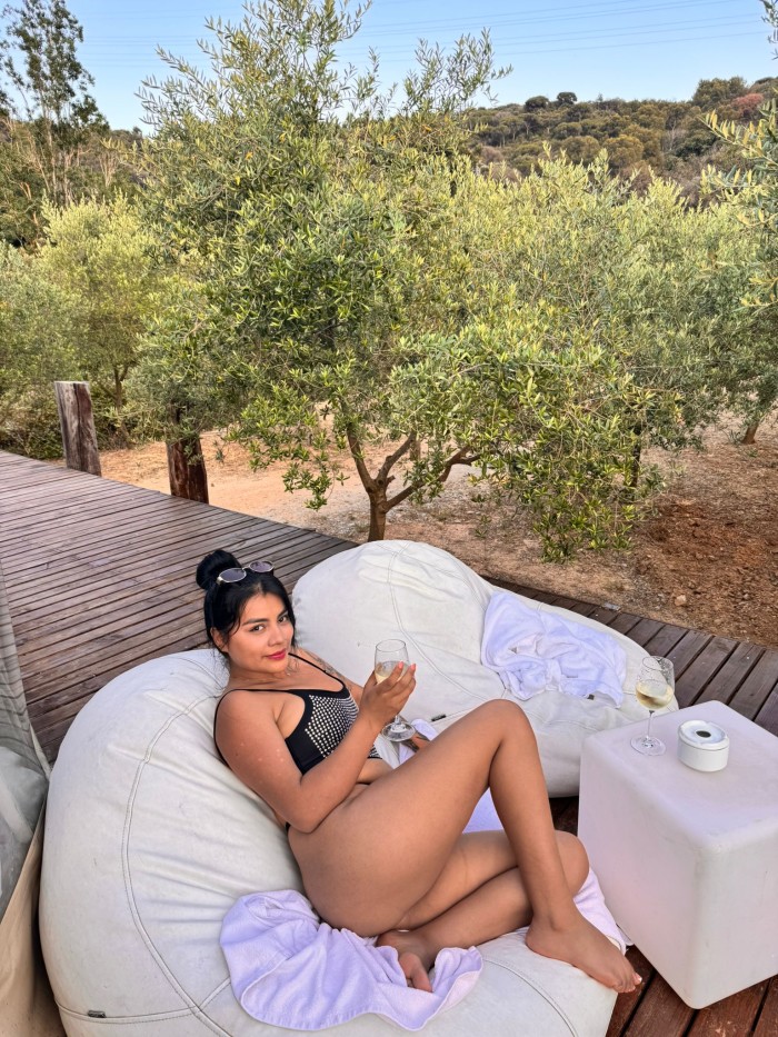 Fiestera, juguetona y buen rollo en (TORRASA)