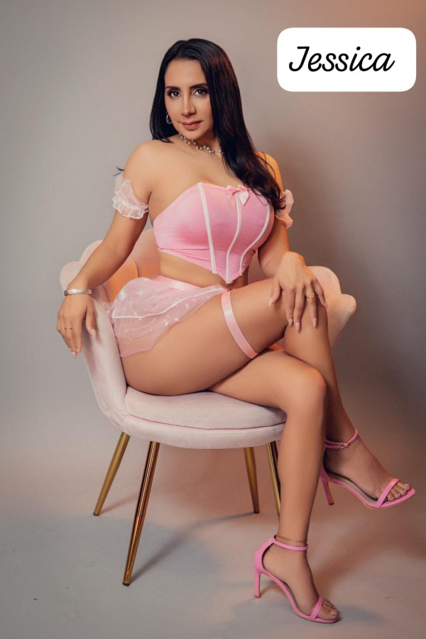 MADURA DOMINANTE ,DE CARACTER FUERTE EN VALENCIA