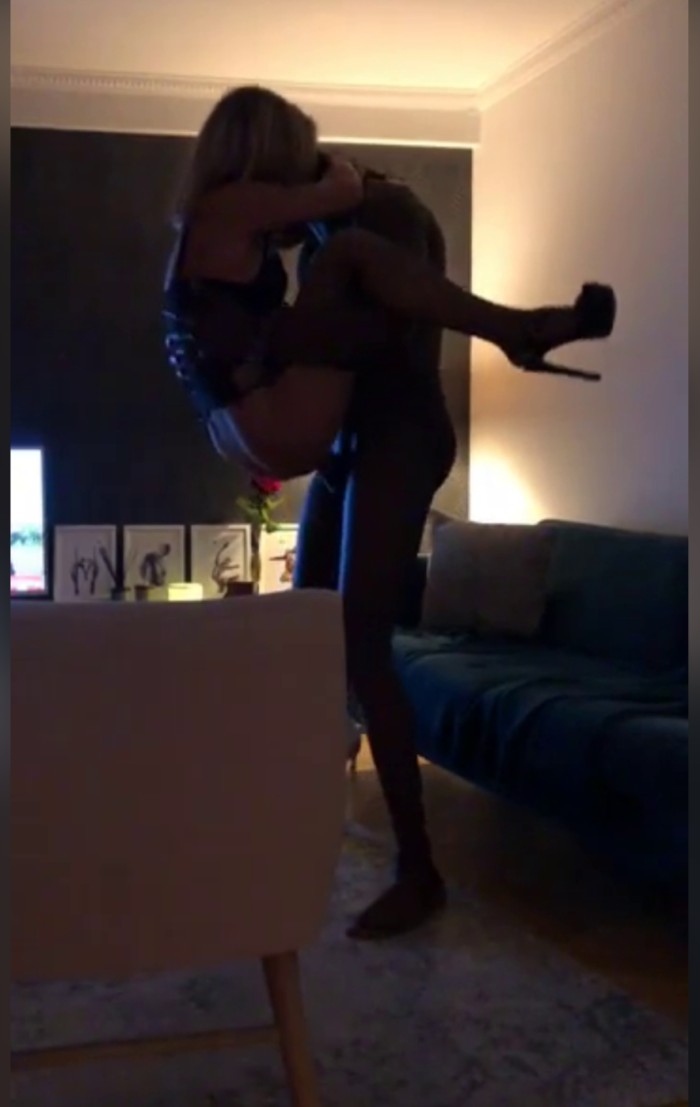 Soy def Áfricano con pene de 22 cm folla bien