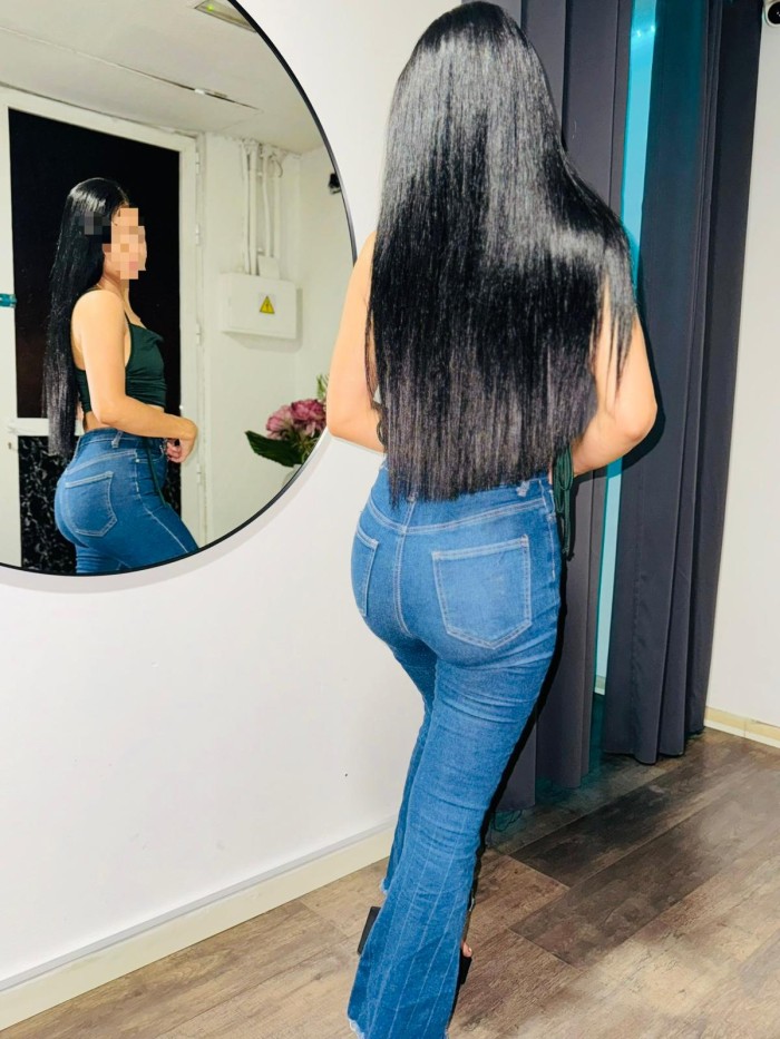 colombiana impresionante para chicos exigentes