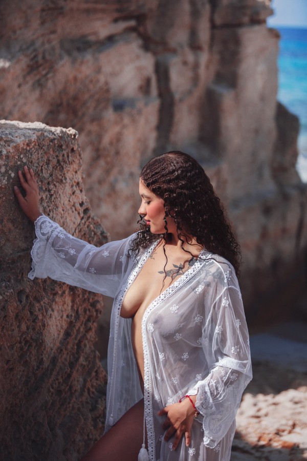 **SOY KATERIN – Joven Escort Venezolana de Lujo