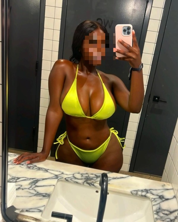 Chanel muy cachonda con ganas de todo