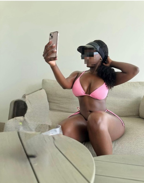 Chanel muy cachonda con ganas de todo