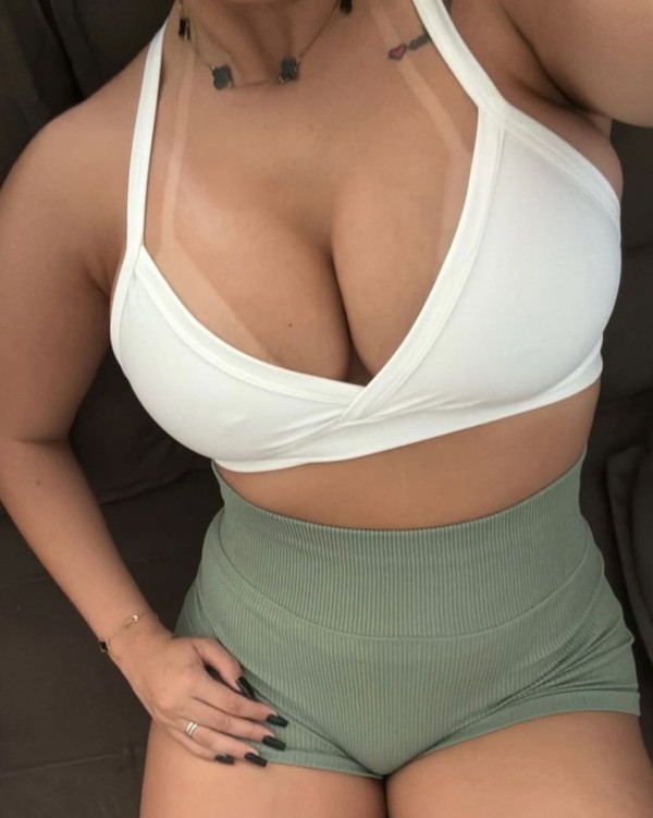 RUBIA ARDIENTE Y COMPLACIENTE