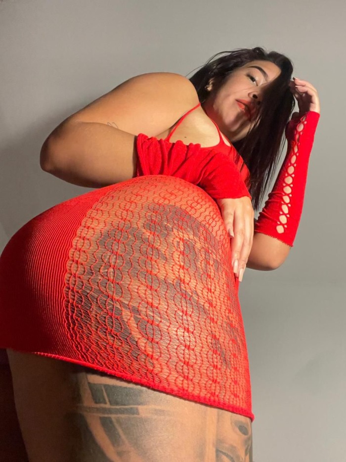 Cañera, y cumplidora de fantasías (VIA JULIA)