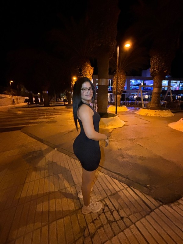 Morena cachonda recién llegada 100%real