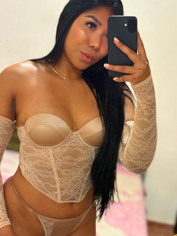 MORENA DE NALGAS GRANDES