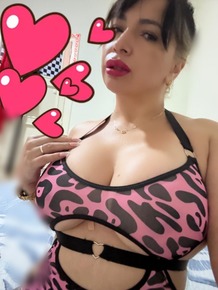 MAMADA_BIEN_ENSALIVDA_Y_ PROFUNDA_ FIESTERA