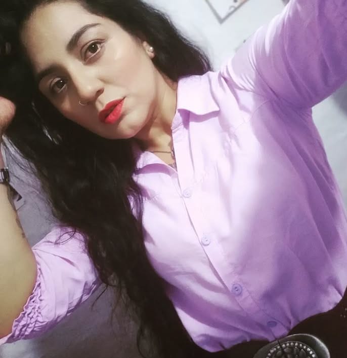 HELEN EXÓTICA Y BELLA MORENA