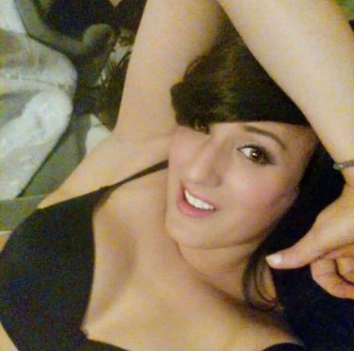 SOLITA EN CASA Y CALIENTE