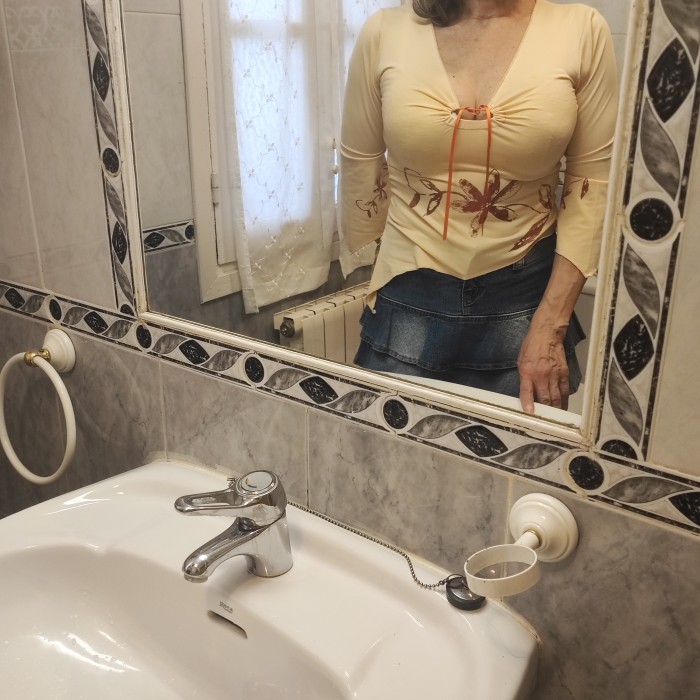 Madurita morbosa y muy guarrita para sacarte toda