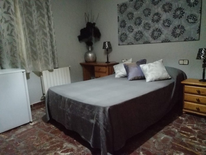 SE ALQUILA HABITACIÓN EN CHALET DE LUJO EN JAÉN