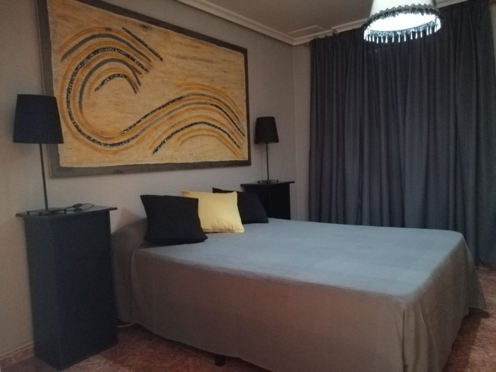 SE ALQUILA HABITACIÓN EN CHALET DE LUJO EN JAÉN