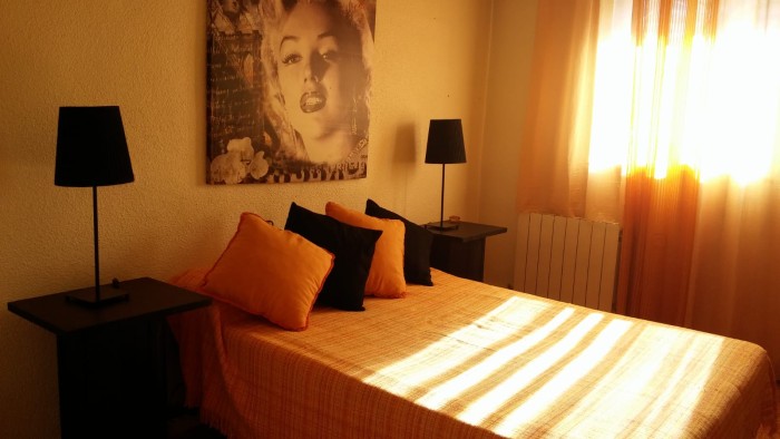SE ALQUILA HABITACIÓN EN CHALET DE LUJO EN JAÉN