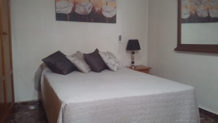 SE ALQUILA HABITACIÓN EN CHALET DE LUJO EN JAÉN
