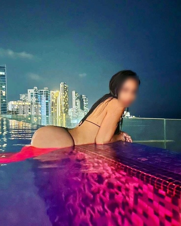 LAURA, PROVOCO PENSAMIENTOS QUE NO TODOS CONFIESAN, SIMPLEMENTE CAUTIVO