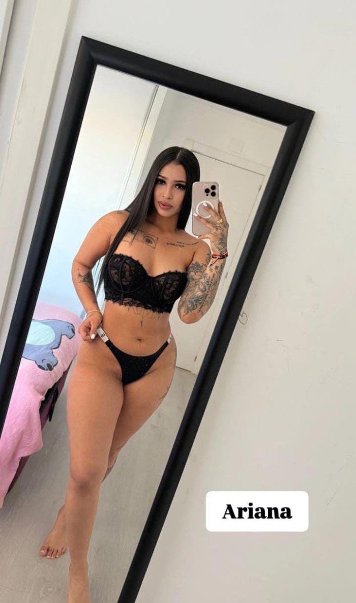 Latina hermosa y cariñosa