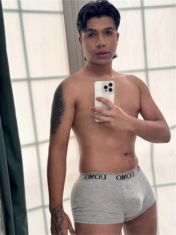 Cvalentino olombiano Chico activo y pasivo muy caliente