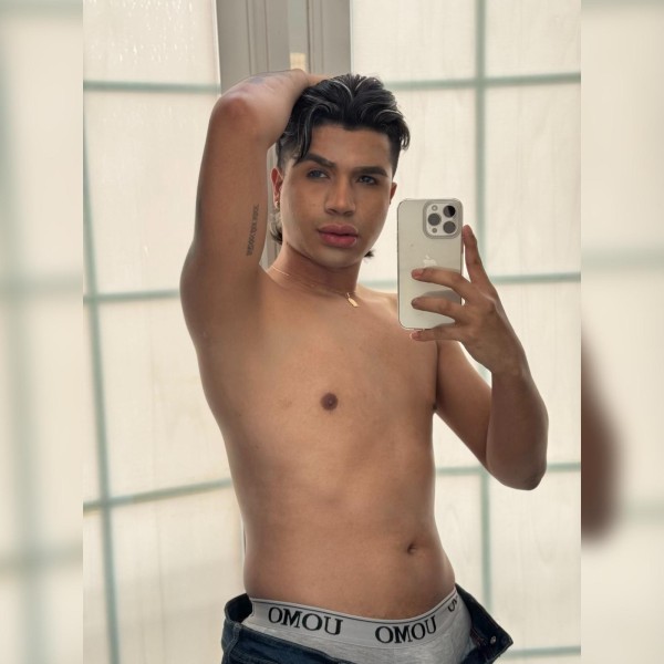 Cvalentino olombiano Chico activo y pasivo muy caliente