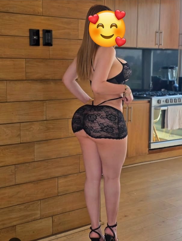 PUTITA RUBIA HAMBRIENTA DE POLLA