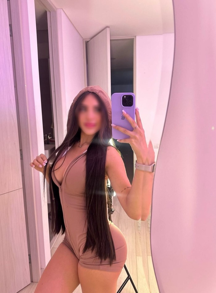 MORENAZA JOVENCITA LATINA MUY IMPLICADA 24HORAS