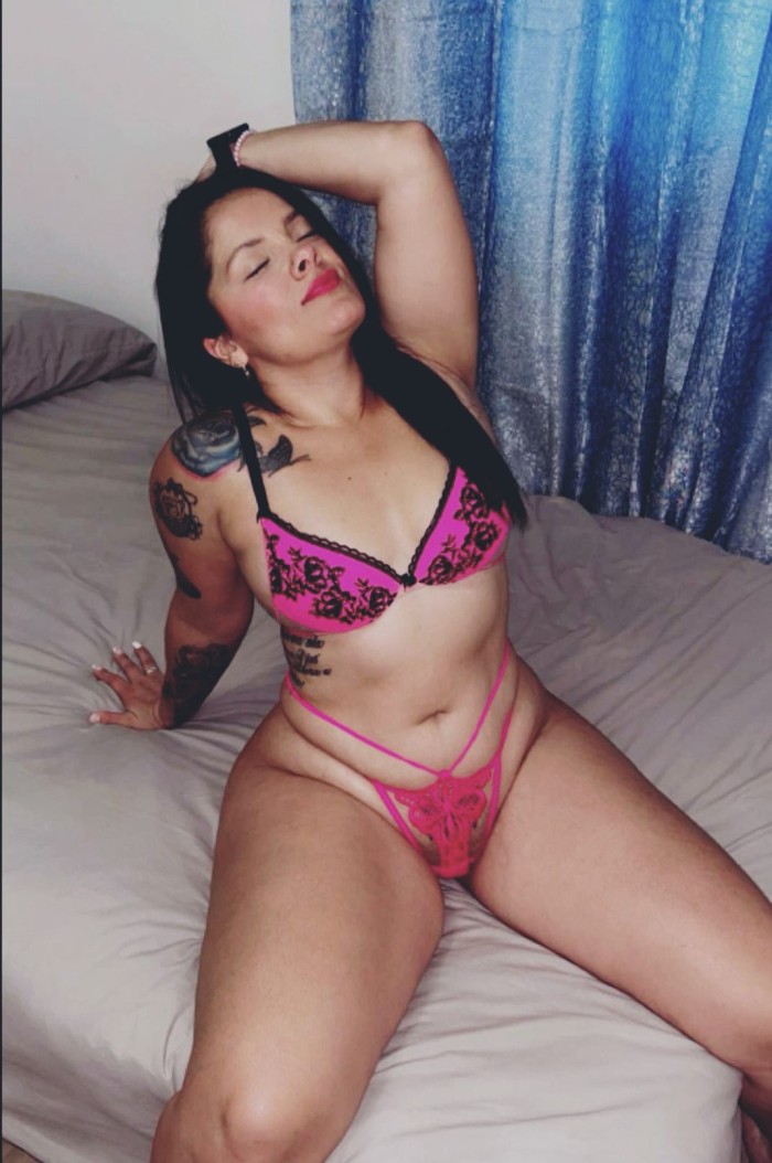 Colombiana muy bonita y decidida en Usera