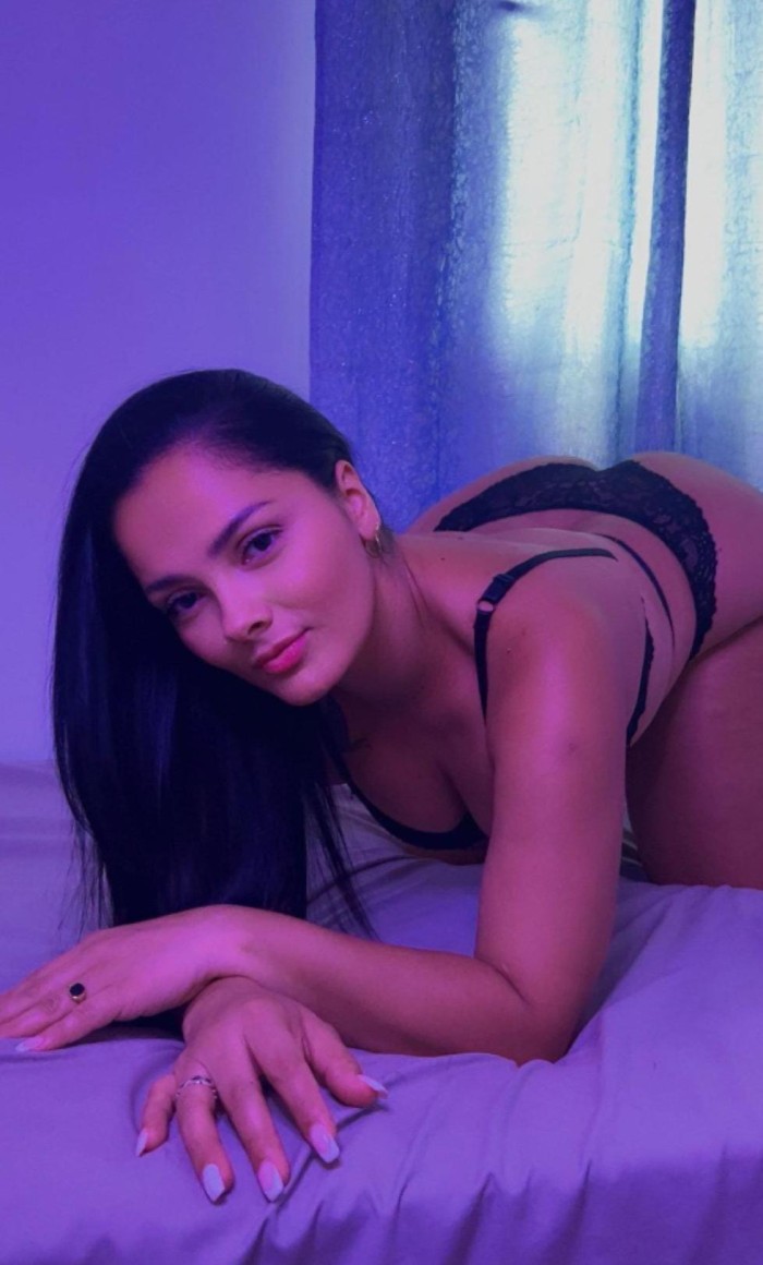 Colombiana muy bonita y decidida en Usera