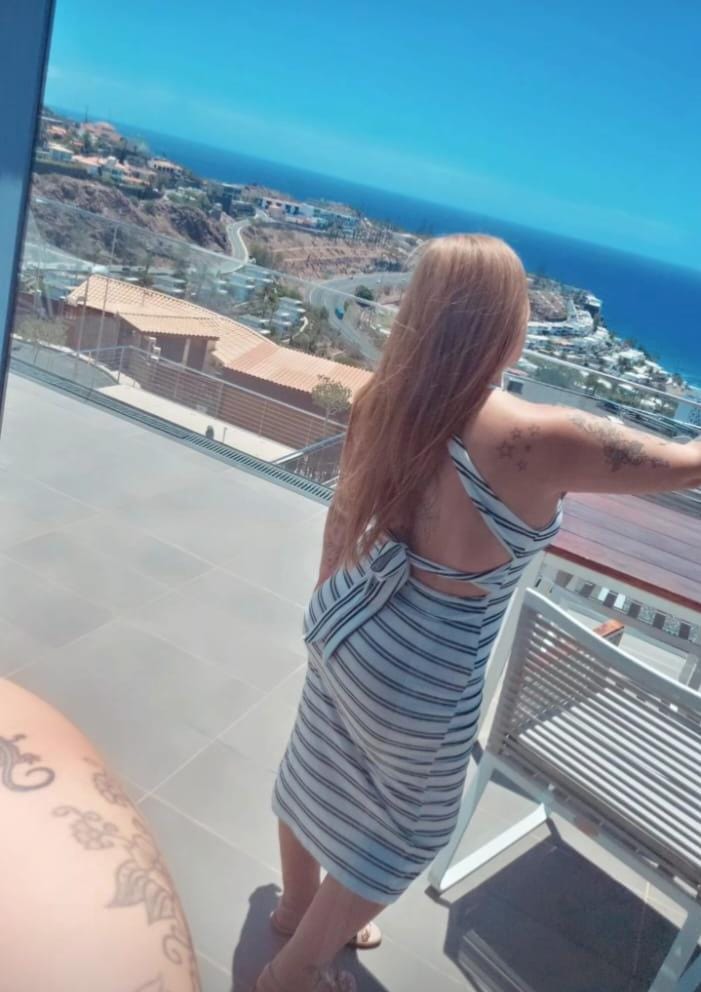 EN LOS CRISTIANOS GUAPA CANARIA SOLO SALIDA Y COCH