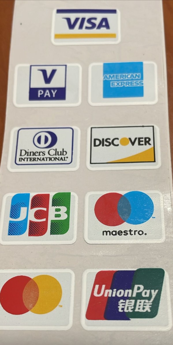 Espectacular rubia de ojos felinos