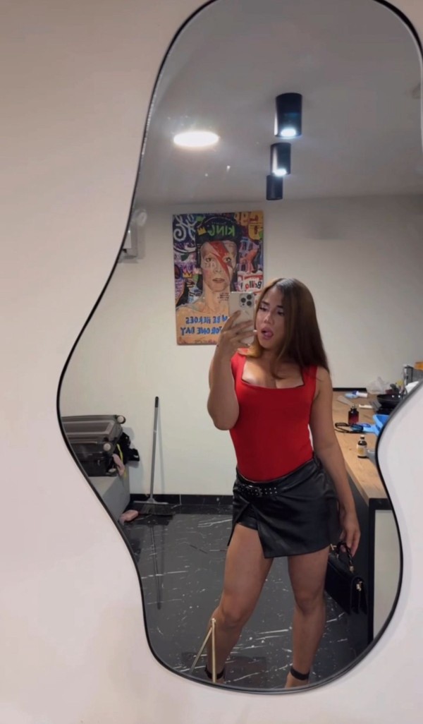 Hermosa chica trans