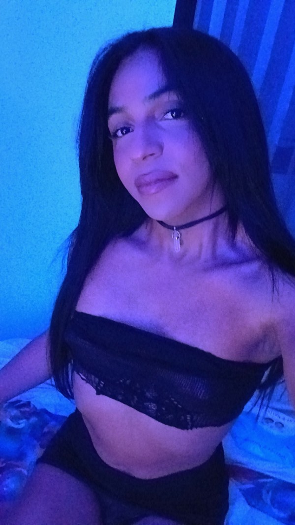 TRANS FEMENINA POLLONA