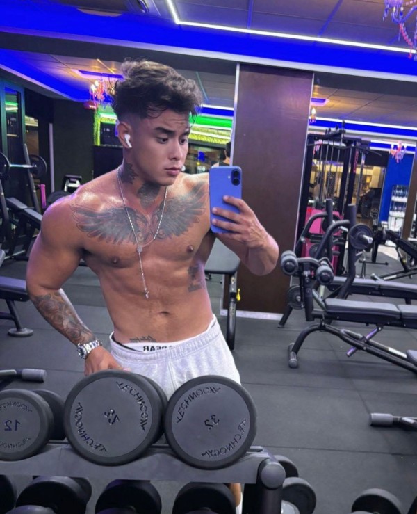 ELEGANTE HOMBRE ESCORT COLOMBIANO  EN IBIZA