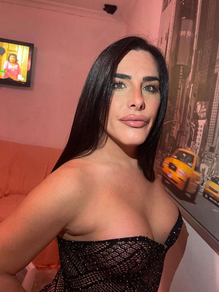 Trans.  En casita. Guapa.  Y. Fiestera