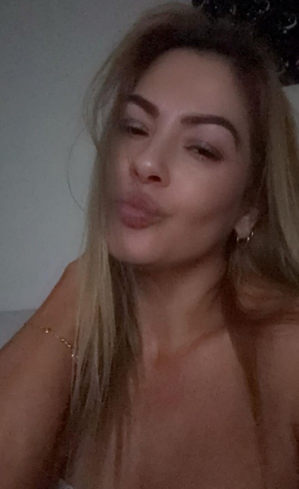 LATINA DE HERMOSOS SENOS Y CURVAS NOTABLES