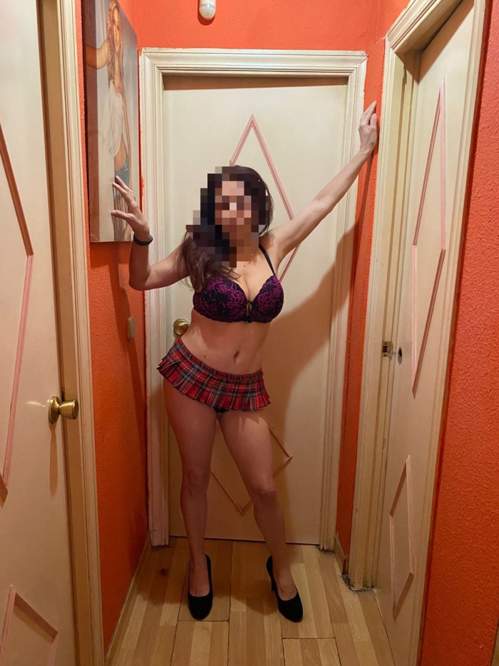 KARINA BRASILEÑA DE REGRESO A MADRID MUY CALIENTE