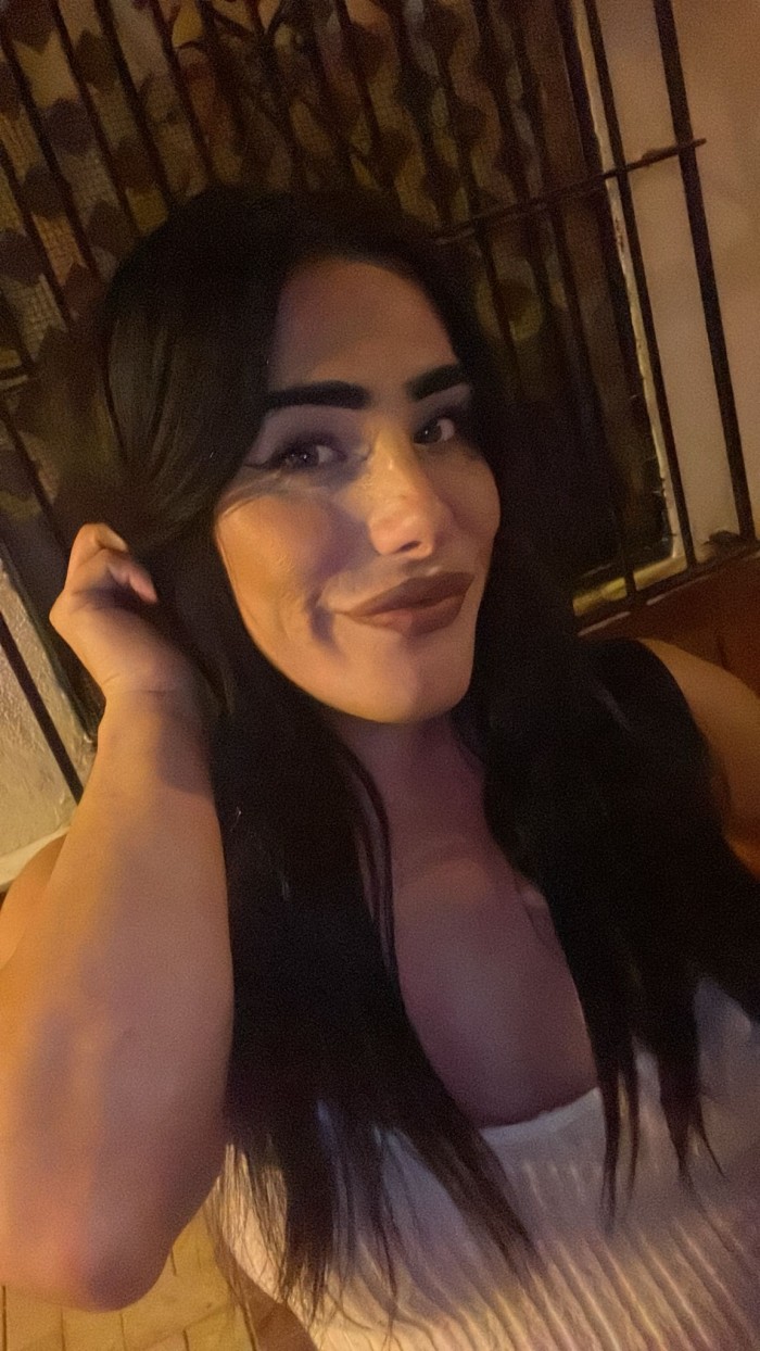 Trans. Guapa morbosa caliente. Y. Fiestera.