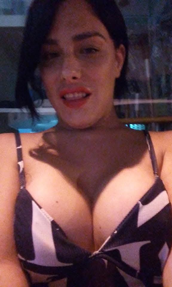 En casita. Muy cachonda