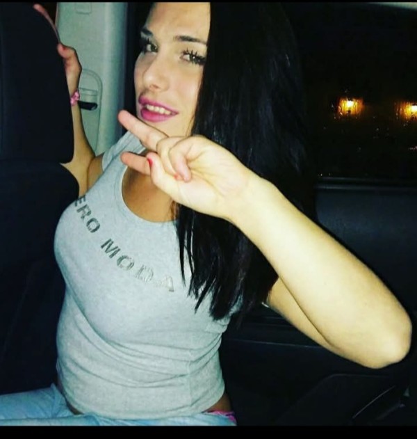 Eran chiquitite juguetona activa y pasiva