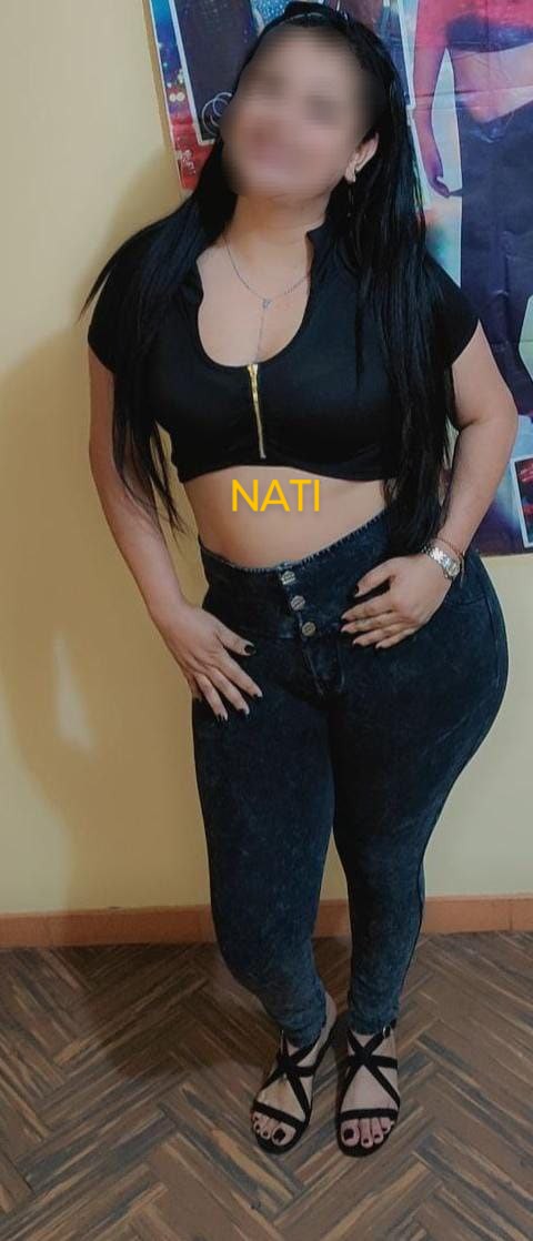 Venezolana joven con muchas curvas